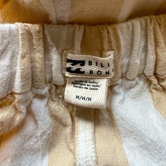 Beautiful billabong wide leg pants. Size medium. - Picture 5 of 6